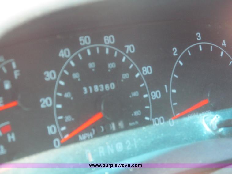 image for item C2431 2001 Ford F250 XLT Super Duty Crew Cab pickup truck