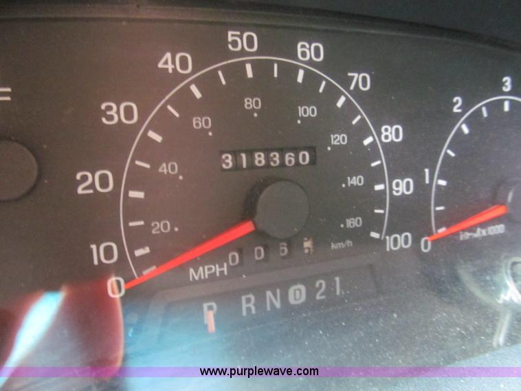 image for item C2431 2001 Ford F250 XLT Super Duty Crew Cab pickup truck