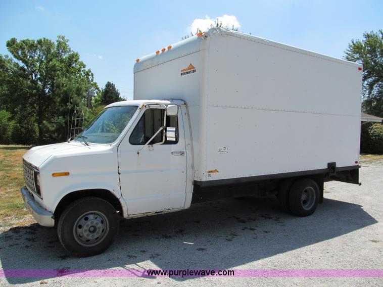 image for item C2438 1991 Ford E350 box truck