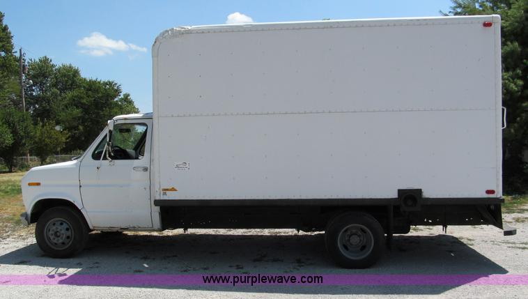 image for item C2438 1991 Ford E350 box truck