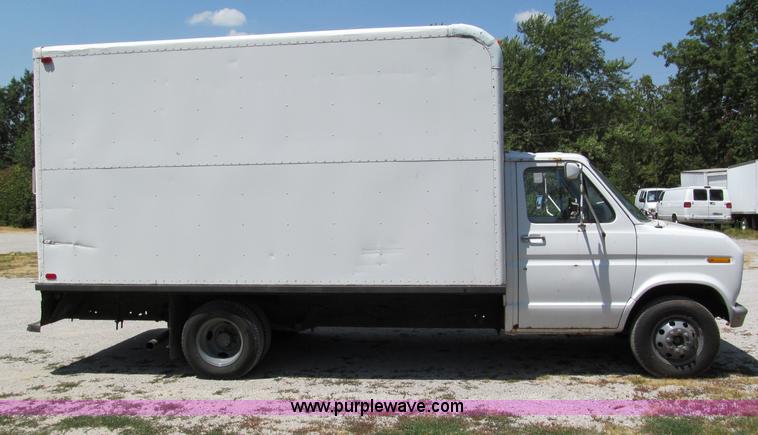 image for item C2438 1991 Ford E350 box truck