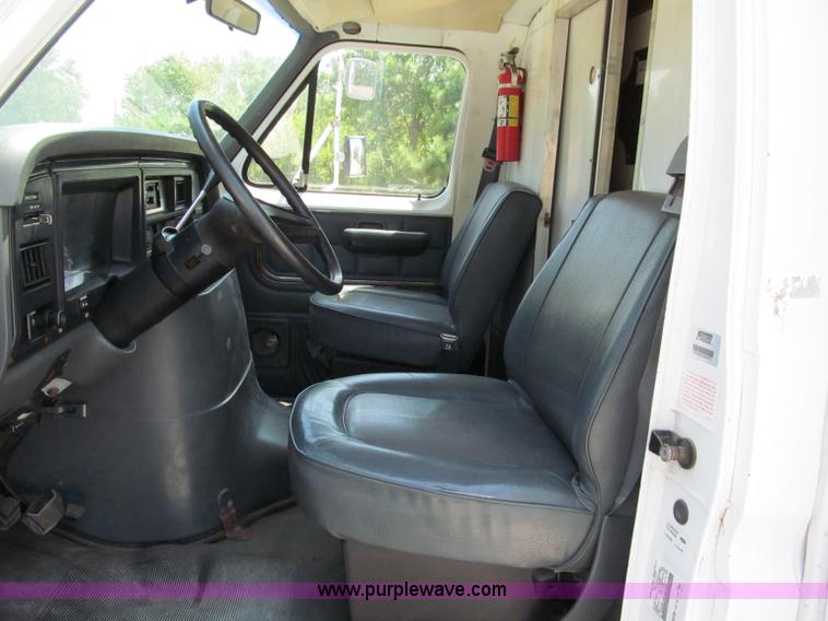 image for item C2438 1991 Ford E350 box truck