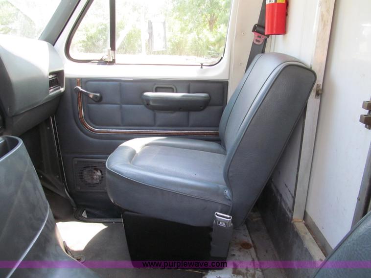 image for item C2438 1991 Ford E350 box truck