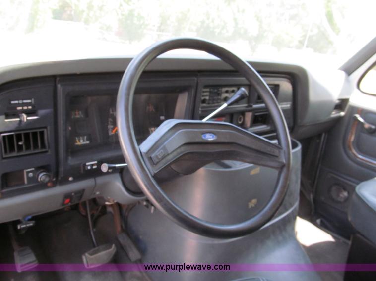 image for item C2438 1991 Ford E350 box truck