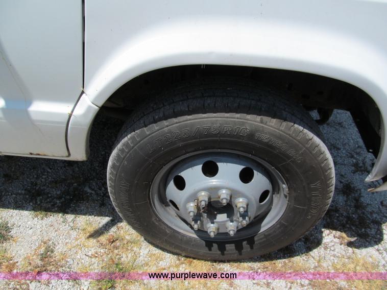 image for item C2438 1991 Ford E350 box truck