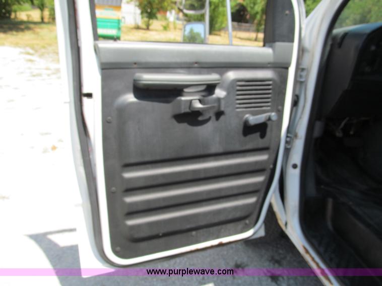 image for item C2439 1993 Ford E350 box truck