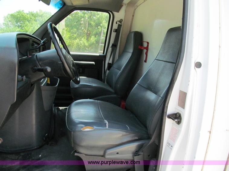 image for item C2439 1993 Ford E350 box truck