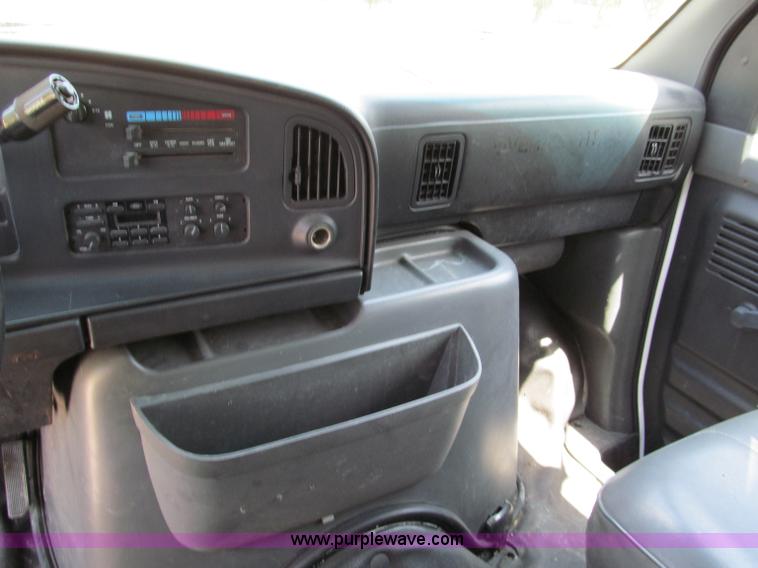 image for item C2439 1993 Ford E350 box truck