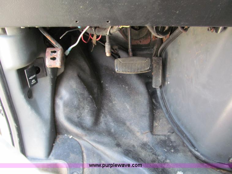 image for item C2439 1993 Ford E350 box truck