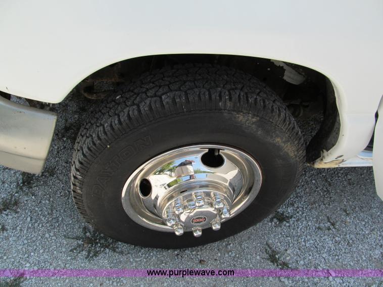 image for item C2439 1993 Ford E350 box truck