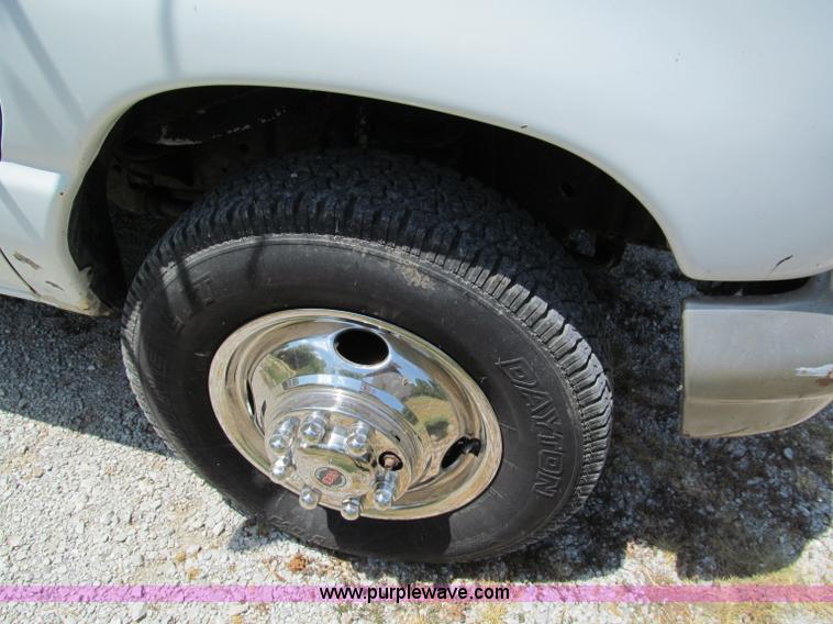 image for item C2439 1993 Ford E350 box truck