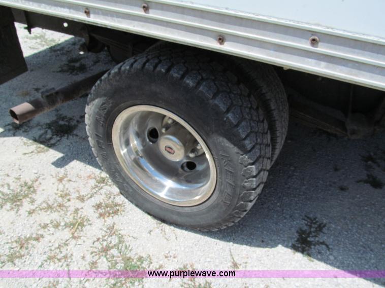 image for item C2439 1993 Ford E350 box truck