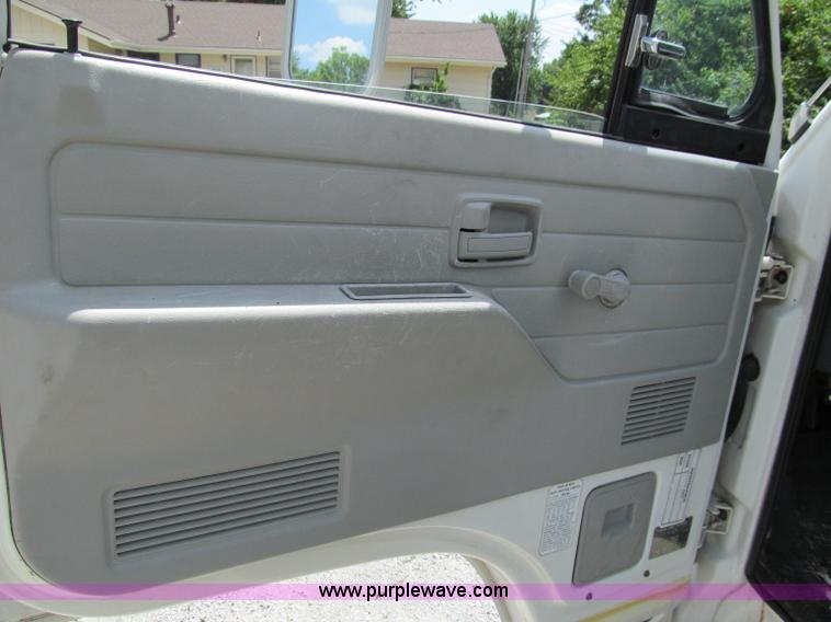 image for item C2440 1994 GMC W4 Cabover box truck