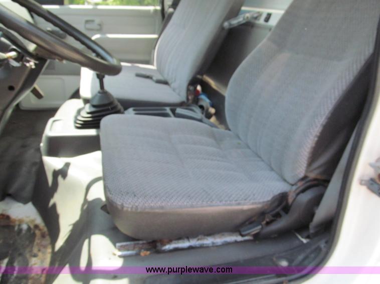 image for item C2440 1994 GMC W4 Cabover box truck