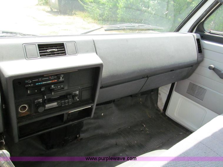 image for item C2440 1994 GMC W4 Cabover box truck