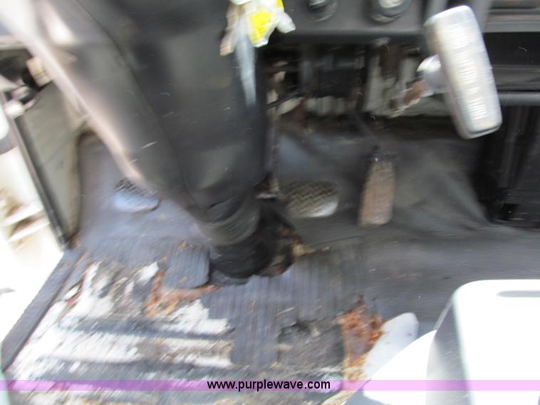 image for item C2440 1994 GMC W4 Cabover box truck