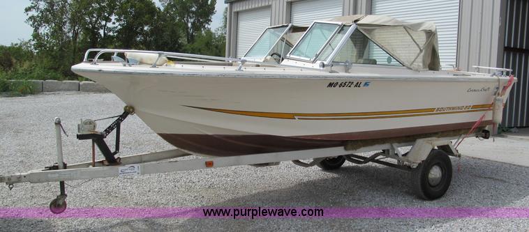 image for item C2498 1975 Correct Craft Southwind 20 boat