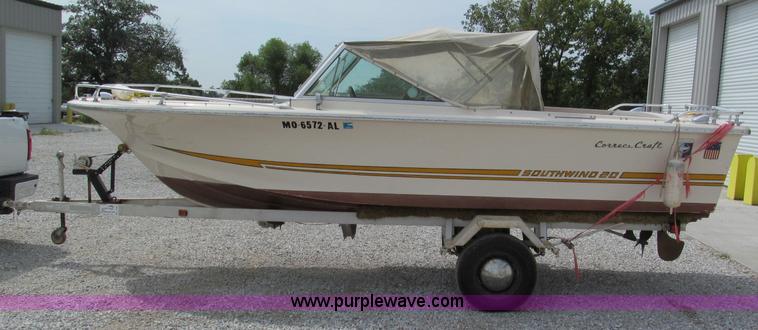 image for item C2498 1975 Correct Craft Southwind 20 boat