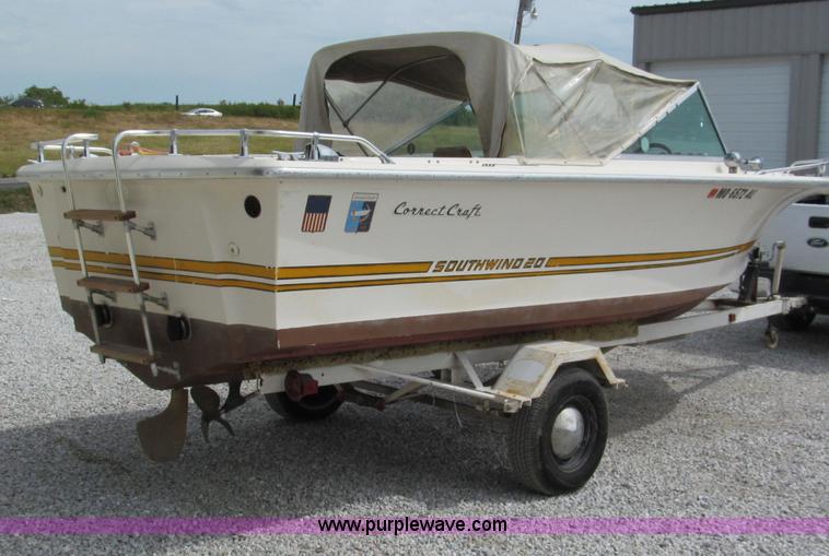 image for item C2498 1975 Correct Craft Southwind 20 boat