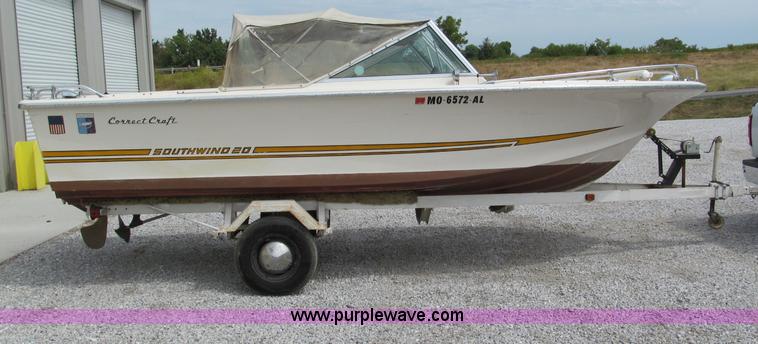 image for item C2498 1975 Correct Craft Southwind 20 boat