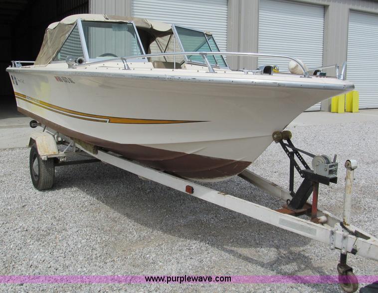 image for item C2498 1975 Correct Craft Southwind 20 boat