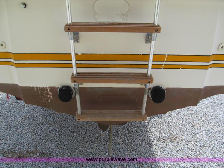 image for item C2498 1975 Correct Craft Southwind 20 boat