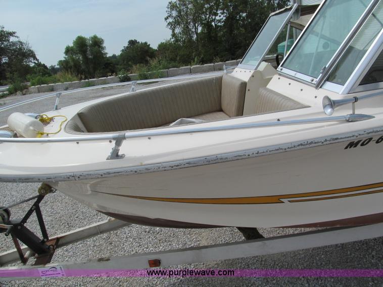 image for item C2498 1975 Correct Craft Southwind 20 boat