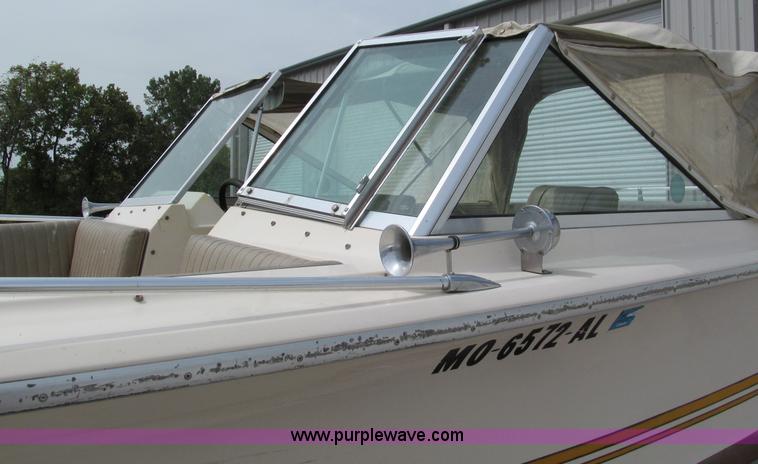 image for item C2498 1975 Correct Craft Southwind 20 boat