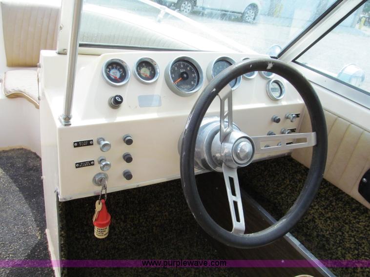 image for item C2498 1975 Correct Craft Southwind 20 boat