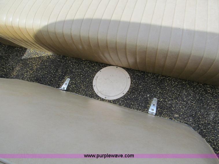 image for item C2498 1975 Correct Craft Southwind 20 boat