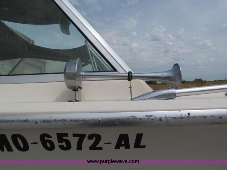 image for item C2498 1975 Correct Craft Southwind 20 boat