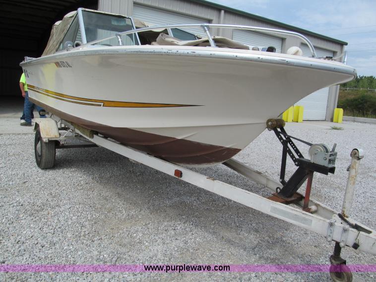 image for item C2498 1975 Correct Craft Southwind 20 boat