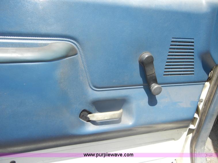image for item D4301 1988 Ford F250 pickup truck