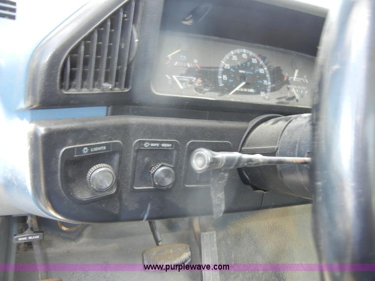 image for item D4301 1988 Ford F250 pickup truck