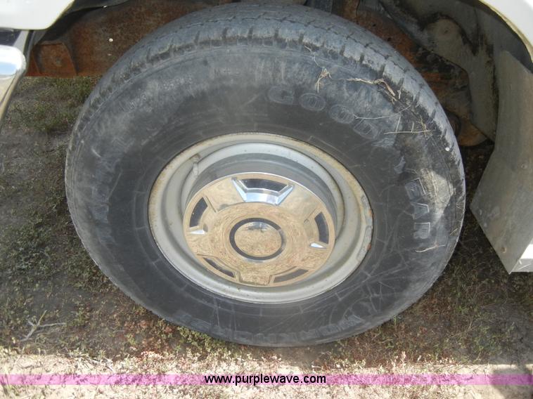 image for item D4301 1988 Ford F250 pickup truck