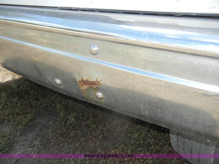 image for item D4301 1988 Ford F250 pickup truck