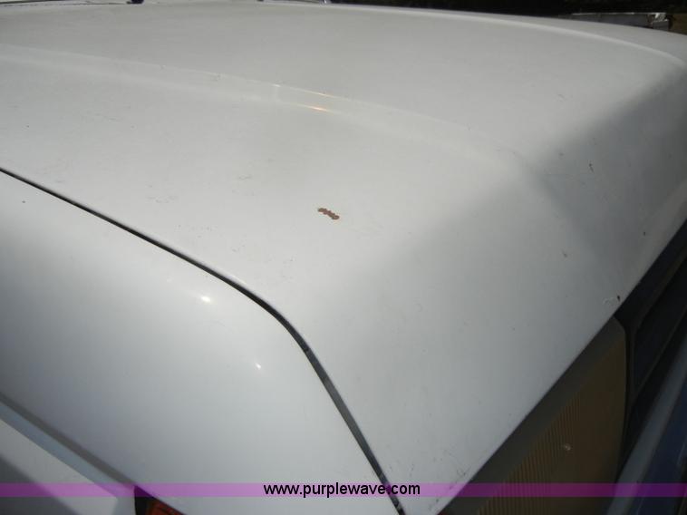 image for item D4301 1988 Ford F250 pickup truck