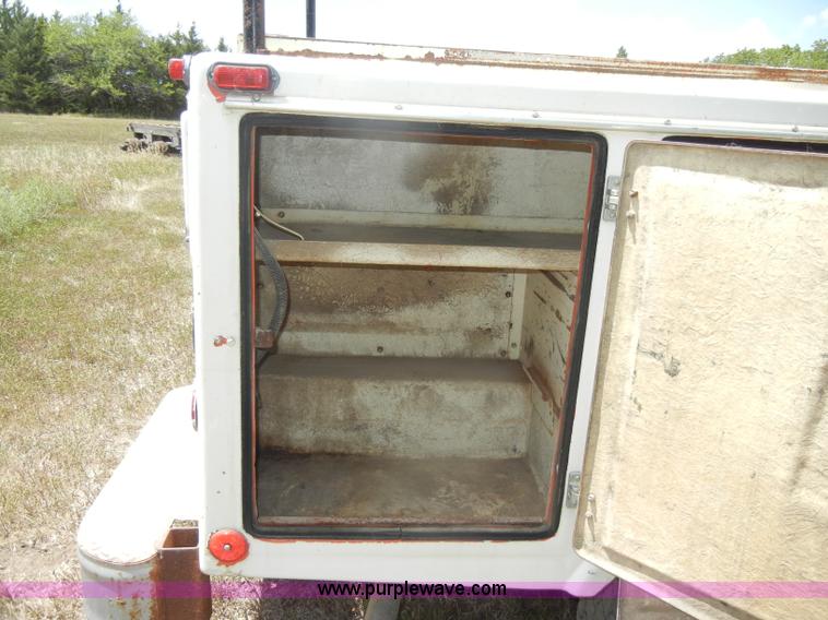 image for item D4301 1988 Ford F250 pickup truck