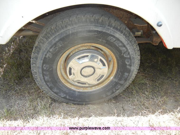 image for item D4301 1988 Ford F250 pickup truck