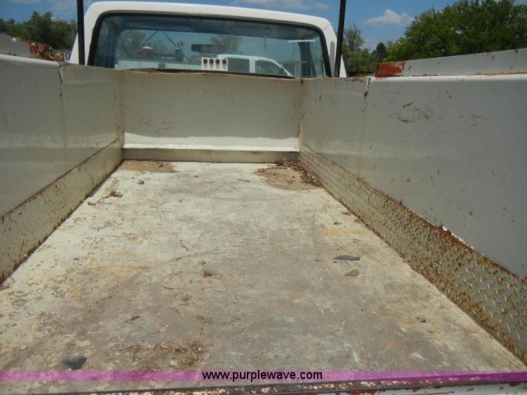 image for item D4301 1988 Ford F250 pickup truck