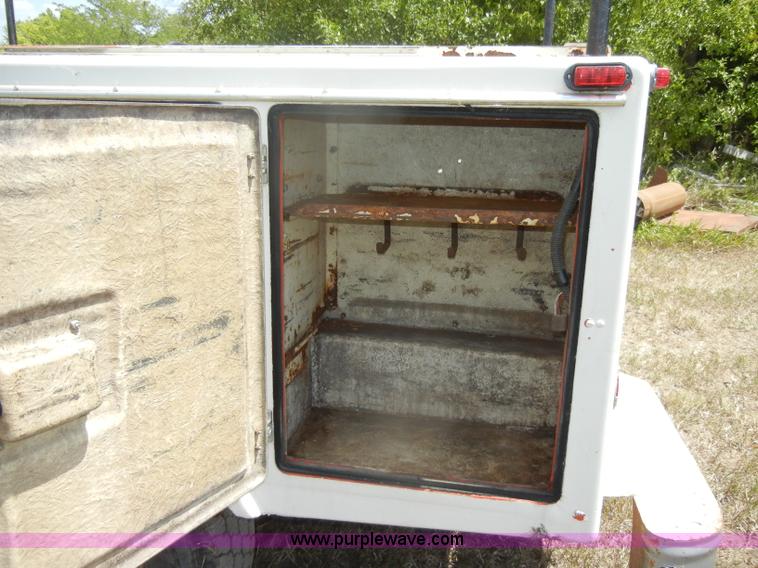 image for item D4301 1988 Ford F250 pickup truck