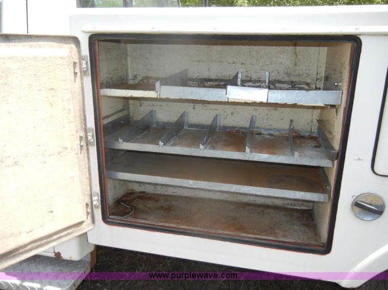 image for item D4301 1988 Ford F250 pickup truck