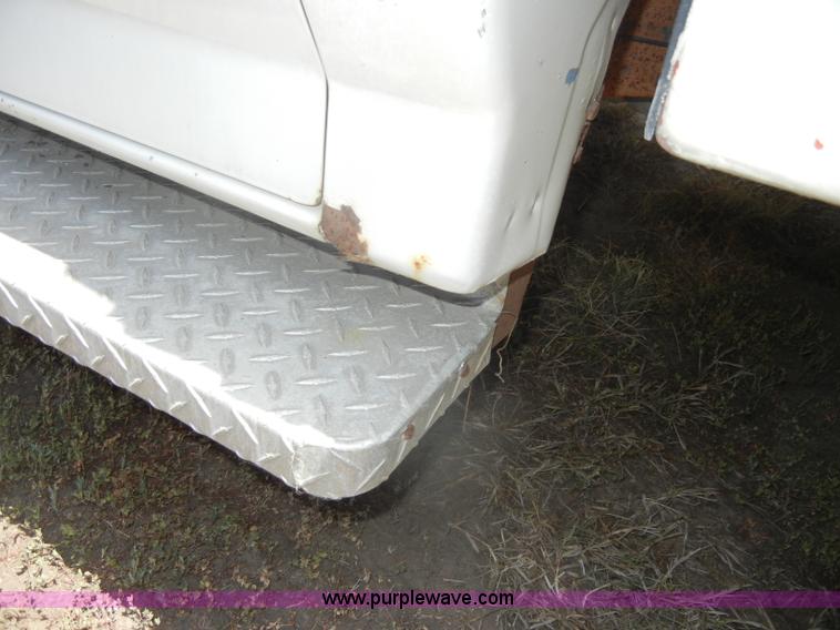 image for item D4301 1988 Ford F250 pickup truck