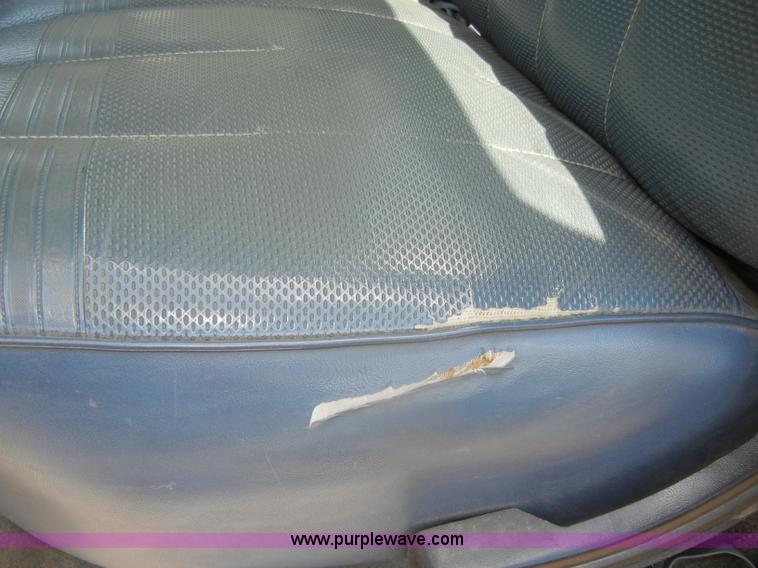 image for item D4301 1988 Ford F250 pickup truck