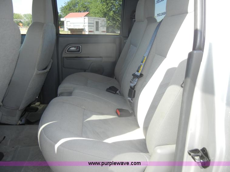 image for item D4312 2005 Chevrolet Colorado LS Z71 pickup truck