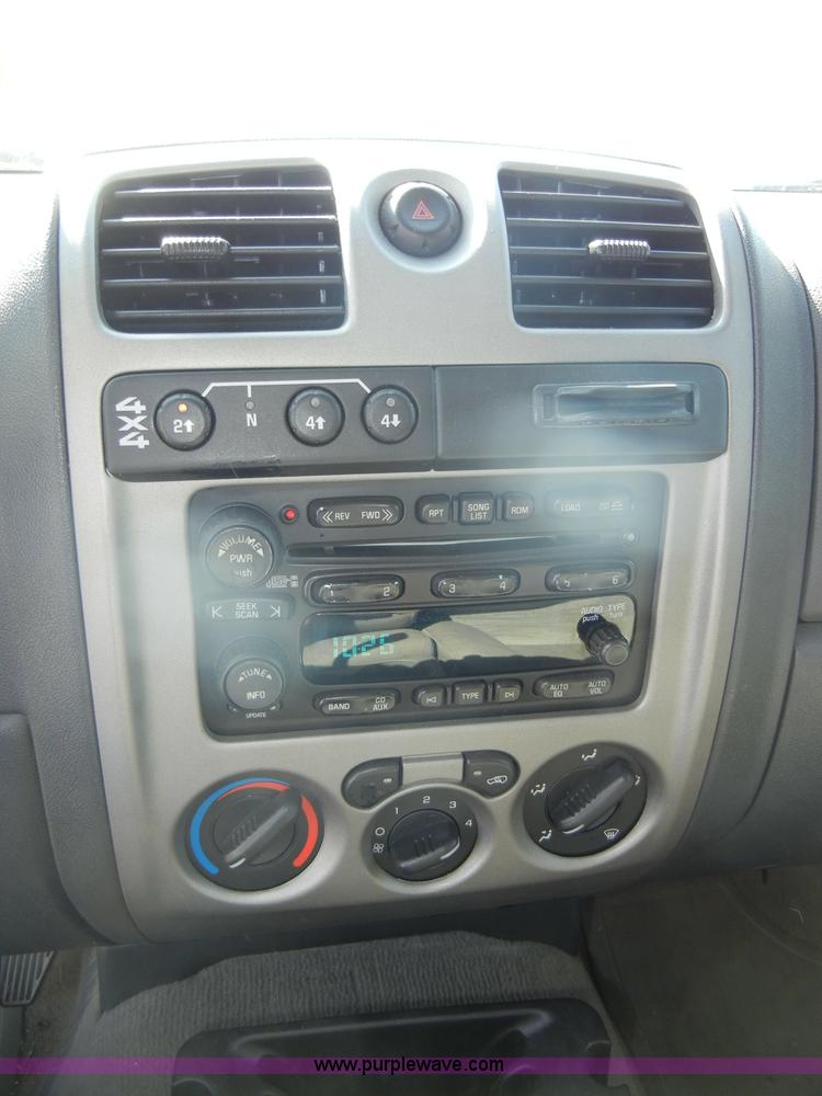 image for item D4312 2005 Chevrolet Colorado LS Z71 pickup truck
