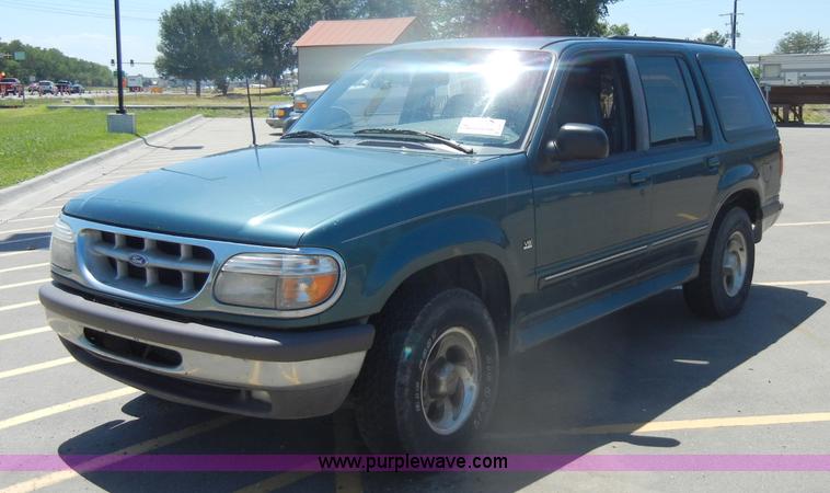 image for item D4313 1997 Ford Explorer XLT SUV