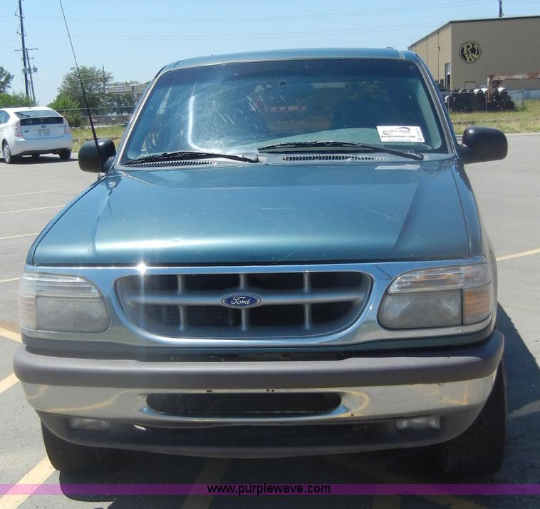 image for item D4313 1997 Ford Explorer XLT SUV