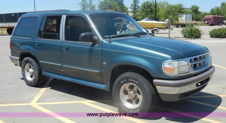 image for item D4313 1997 Ford Explorer XLT SUV