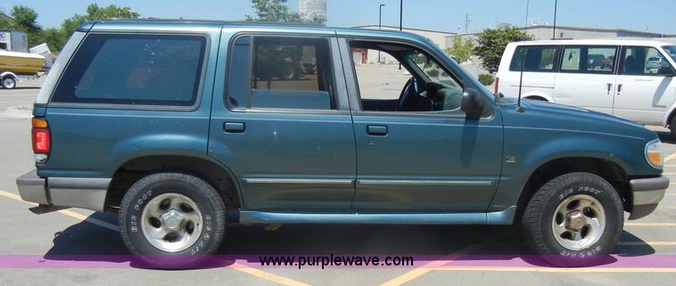 image for item D4313 1997 Ford Explorer XLT SUV
